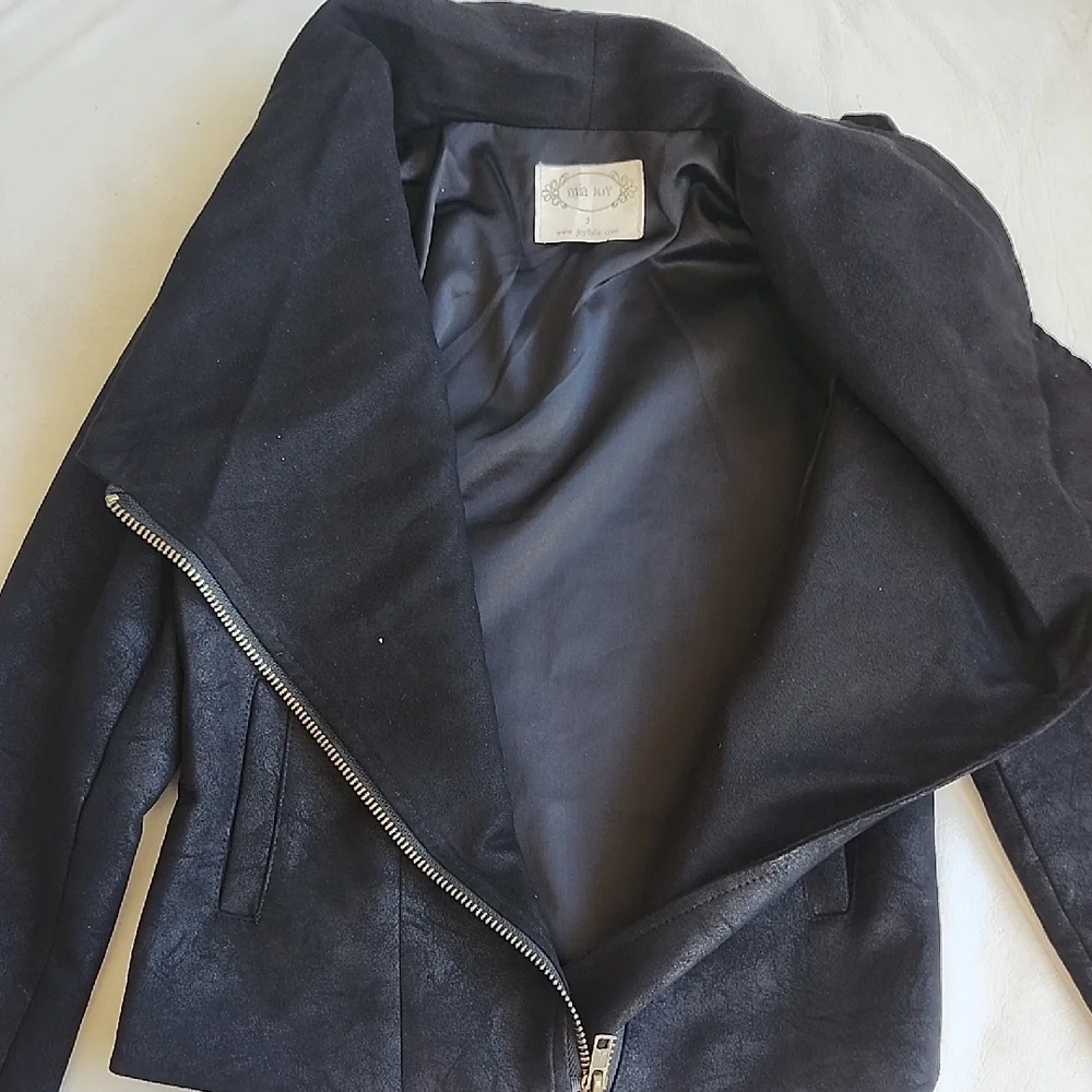 Mia Joy elegant black